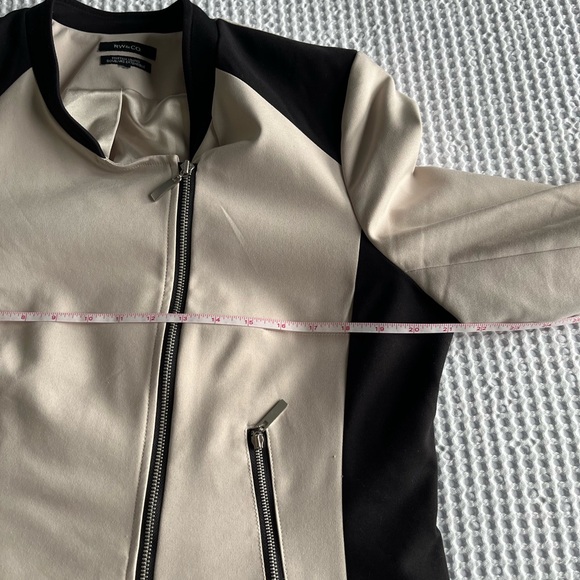 Beautiful blazer for women - Picture 6 of 10